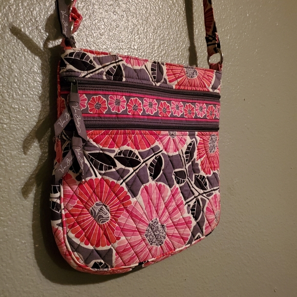 Vera Bradley Handbags - 🎁Very Bradley Triple Zip Hipster